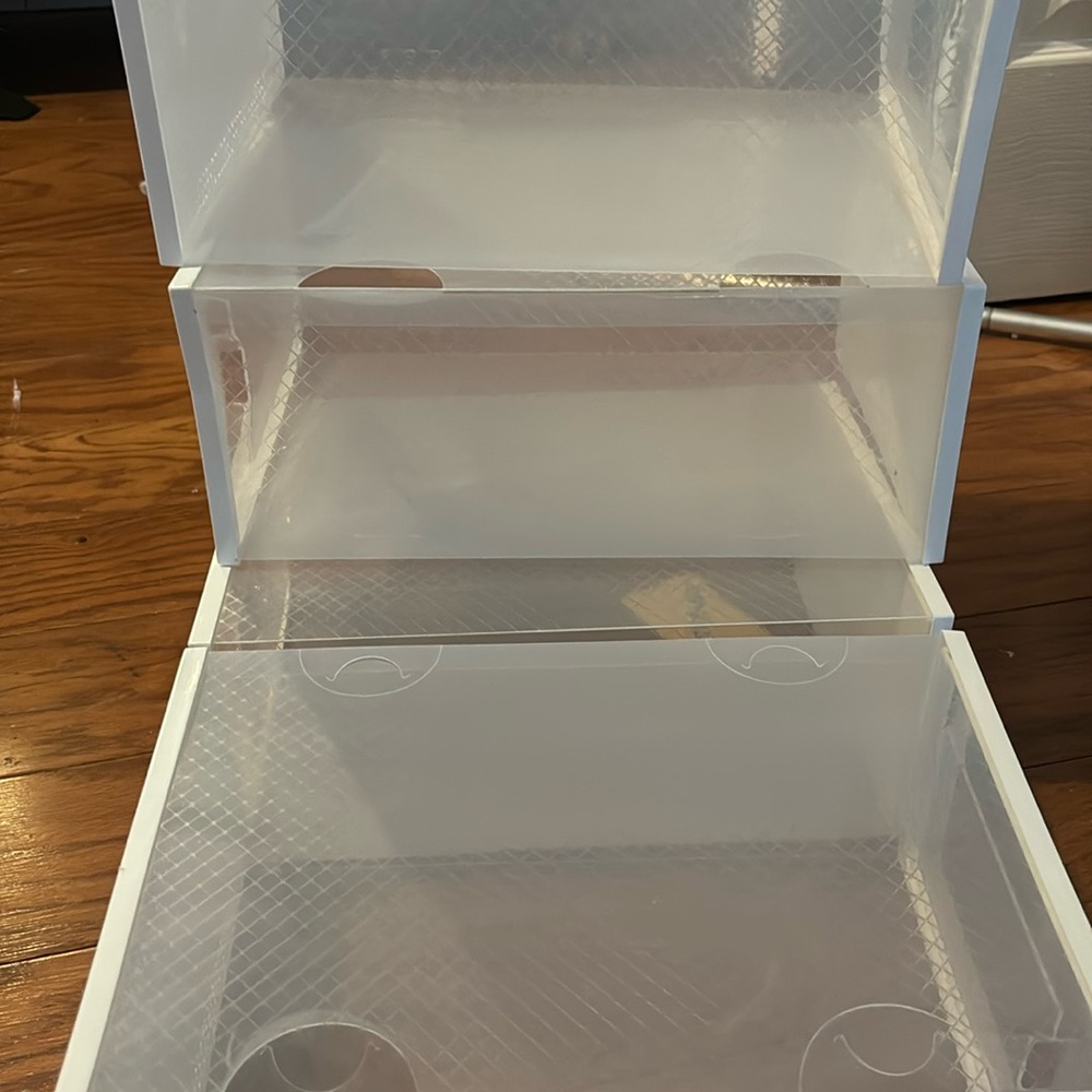 6 Shoe storage bins